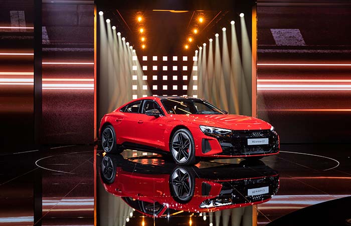 Dynamic and high-caliber: the online world premiere of the Audi e-tron GT