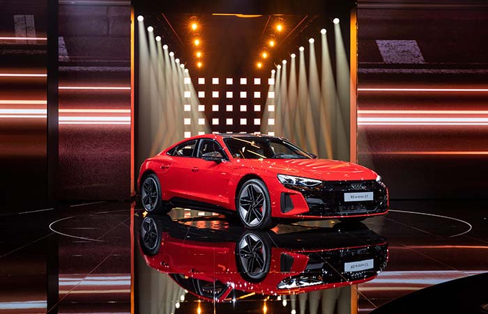Dynamic and high-caliber: the online world premiere of the Audi e-tron GT Dynamic and high-caliber: the online world premiere of the Audi e-tron GT