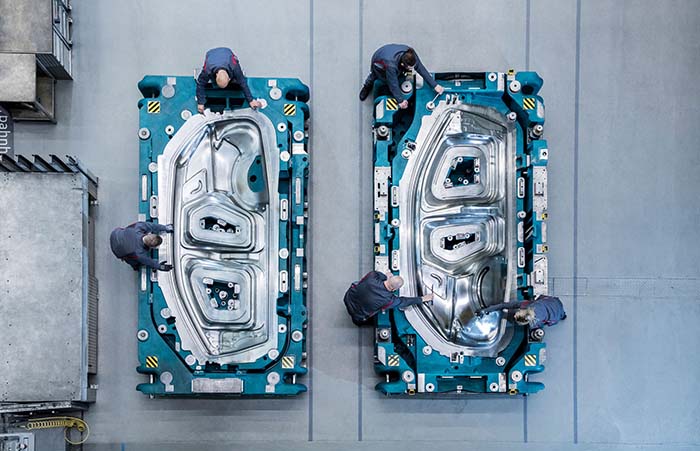 Precision in every detail: Toolmaking translates the emotional design of the Audi Q4 e-tron into sheet metal Precision in every detail: Toolmaking translates the emotional design of the Audi Q4 e-tron into sheet metal
