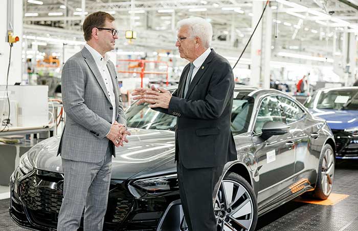 A visit to Audi Neckarsulm: Minister-President Winfried Kretschmann meets Markus Duesmann