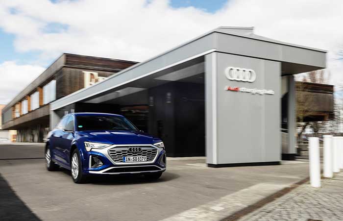Quick charging in downtown Berlin: Latest Audi charging hub uses existing infrastructure
