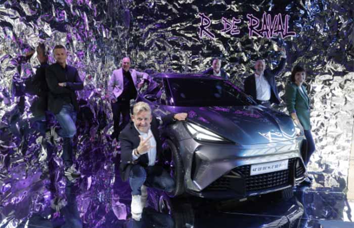 CUPRA reveals the name of its urban electric car at Automobile Barcelona: the CUPRA Raval
