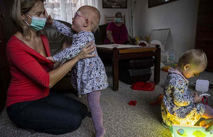 HOW ŠKODA HELPS OTHERS TO HELP HOW ŠKODA HELPS OTHERS TO HELP