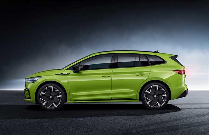 HIGH PERFORMANCE IN A PRACTICAL PACKAGE. THAT'S ENYAQ RS iV